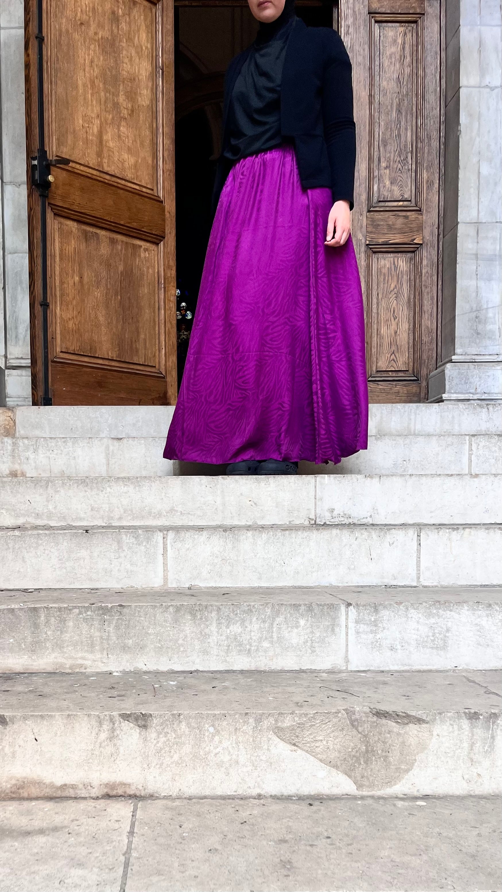 Jupe longue Salta – Satin jacquard violet, taille élastique, semi sur mesure – Du 36 au 52 – Made in France
