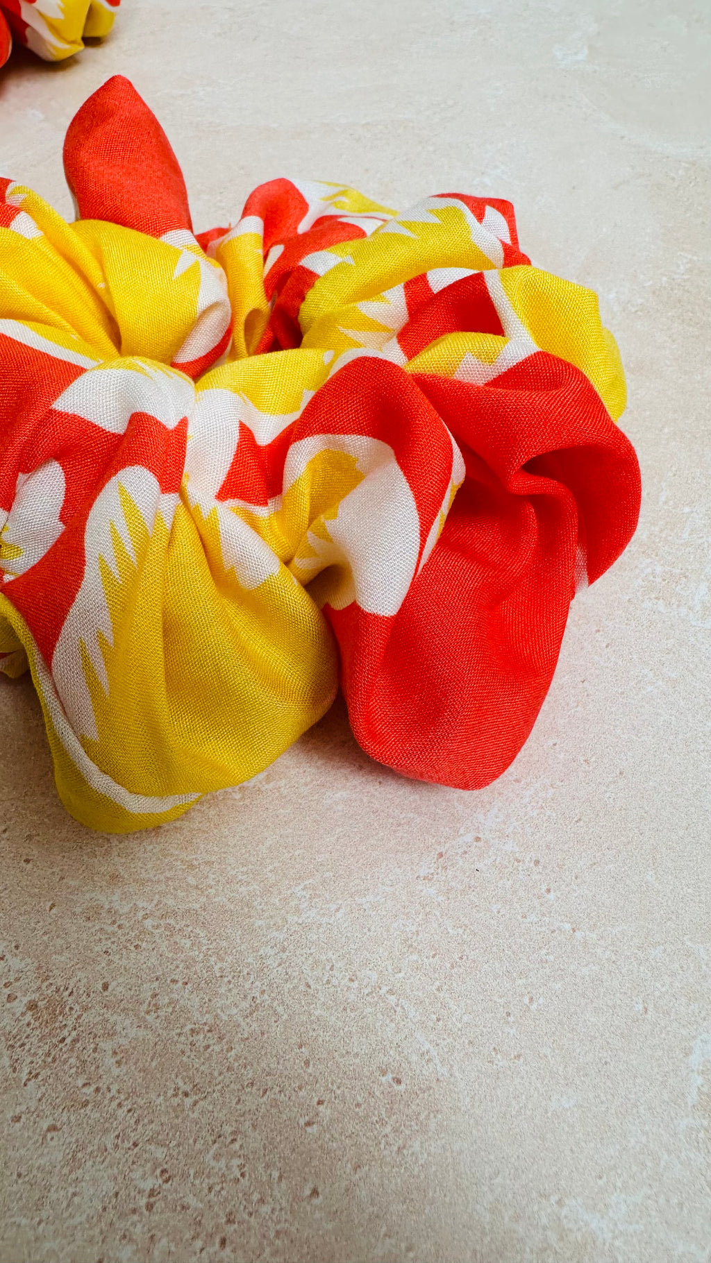 Chouchou cheveux en tissu – Maintien confortable sans casser
