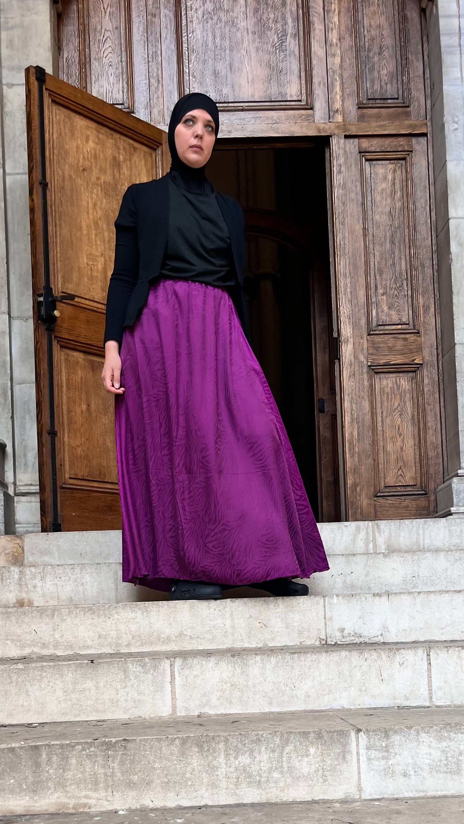 Jupe longue Salta – Satin jacquard violet, taille élastique, semi sur mesure – Du 36 au 52 – Made in France