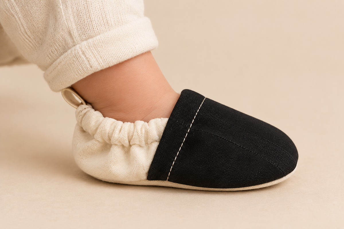 Chaussons bébé noir en tissu tunisien - Fait main
