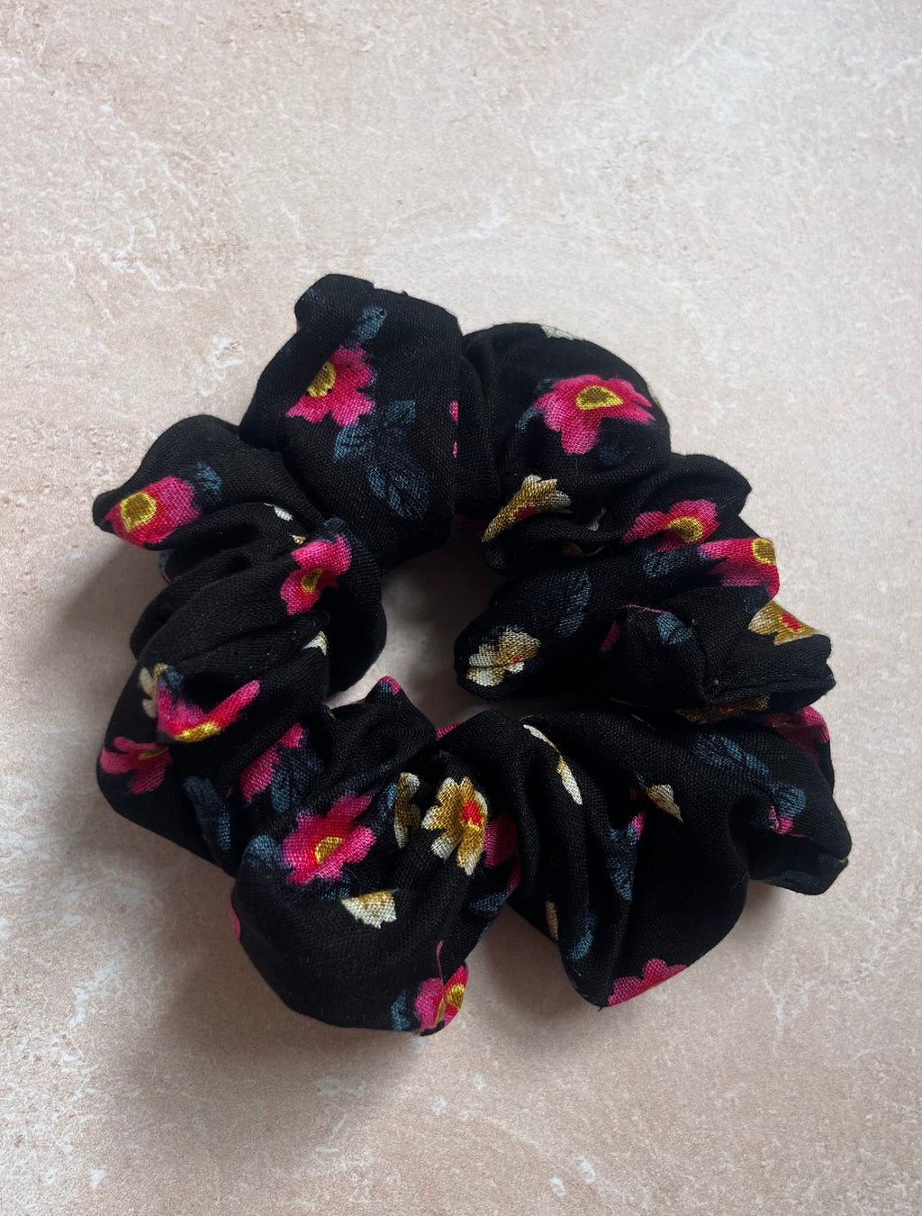 Chouchou cheveux en tissu – Maintien confortable sans casser