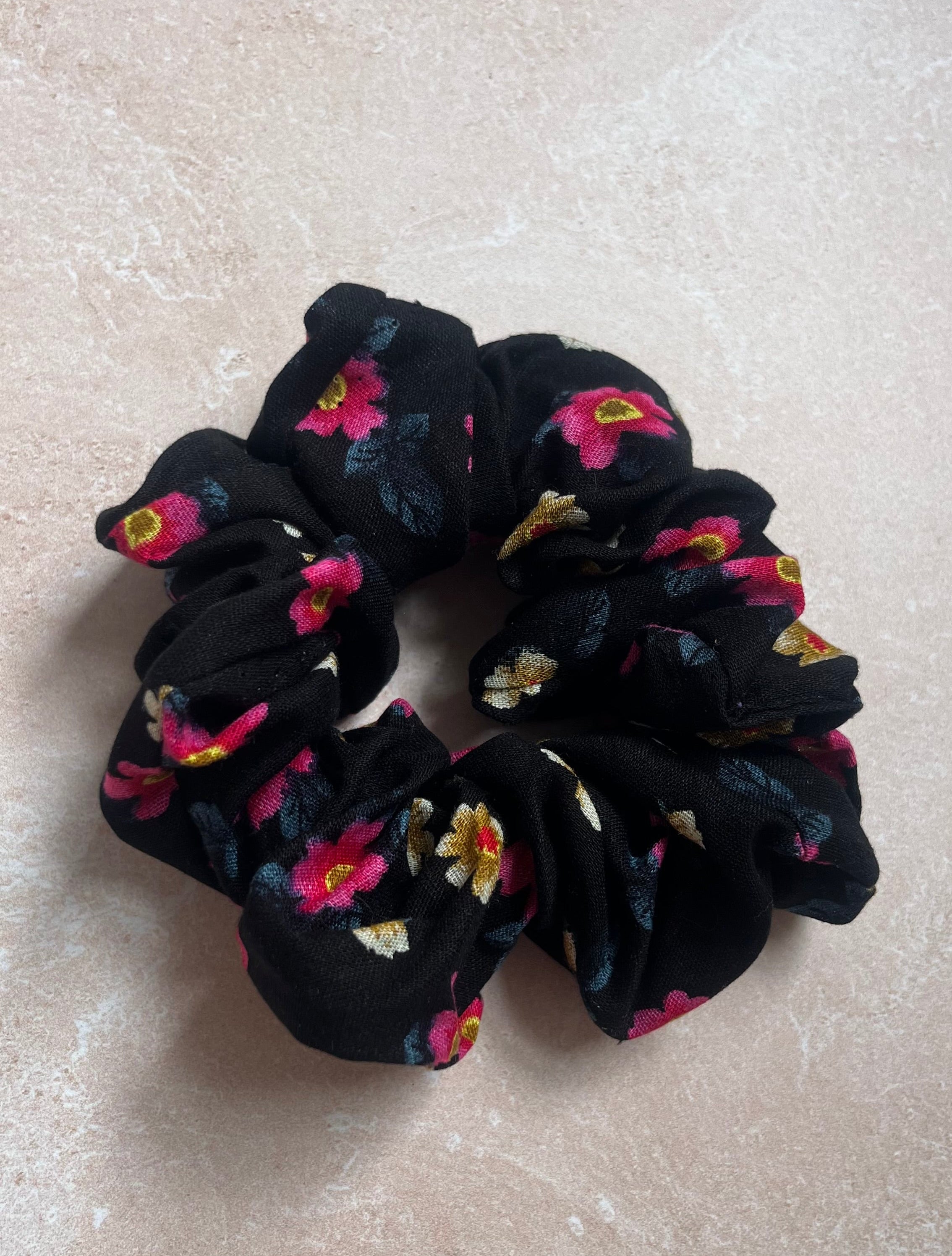 Chouchou cheveux en tissu – Maintien confortable sans casser