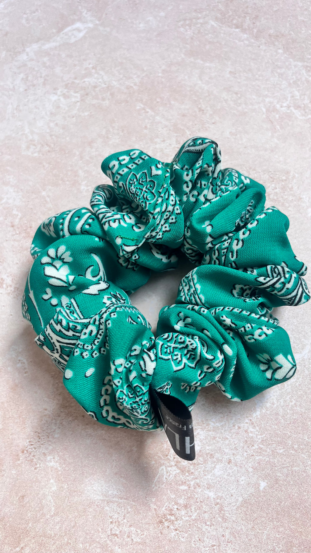 Chouchou cheveux en tissu – Maintien confortable sans casser
