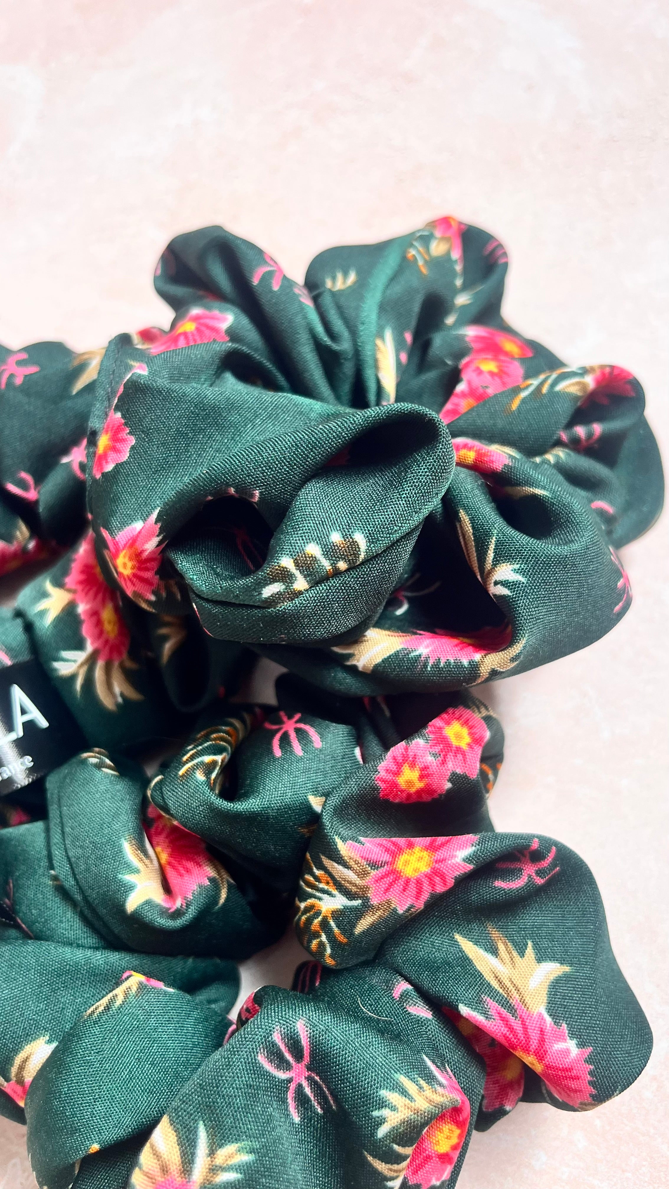 Chouchou cheveux en tissu – Maintien confortable sans casser