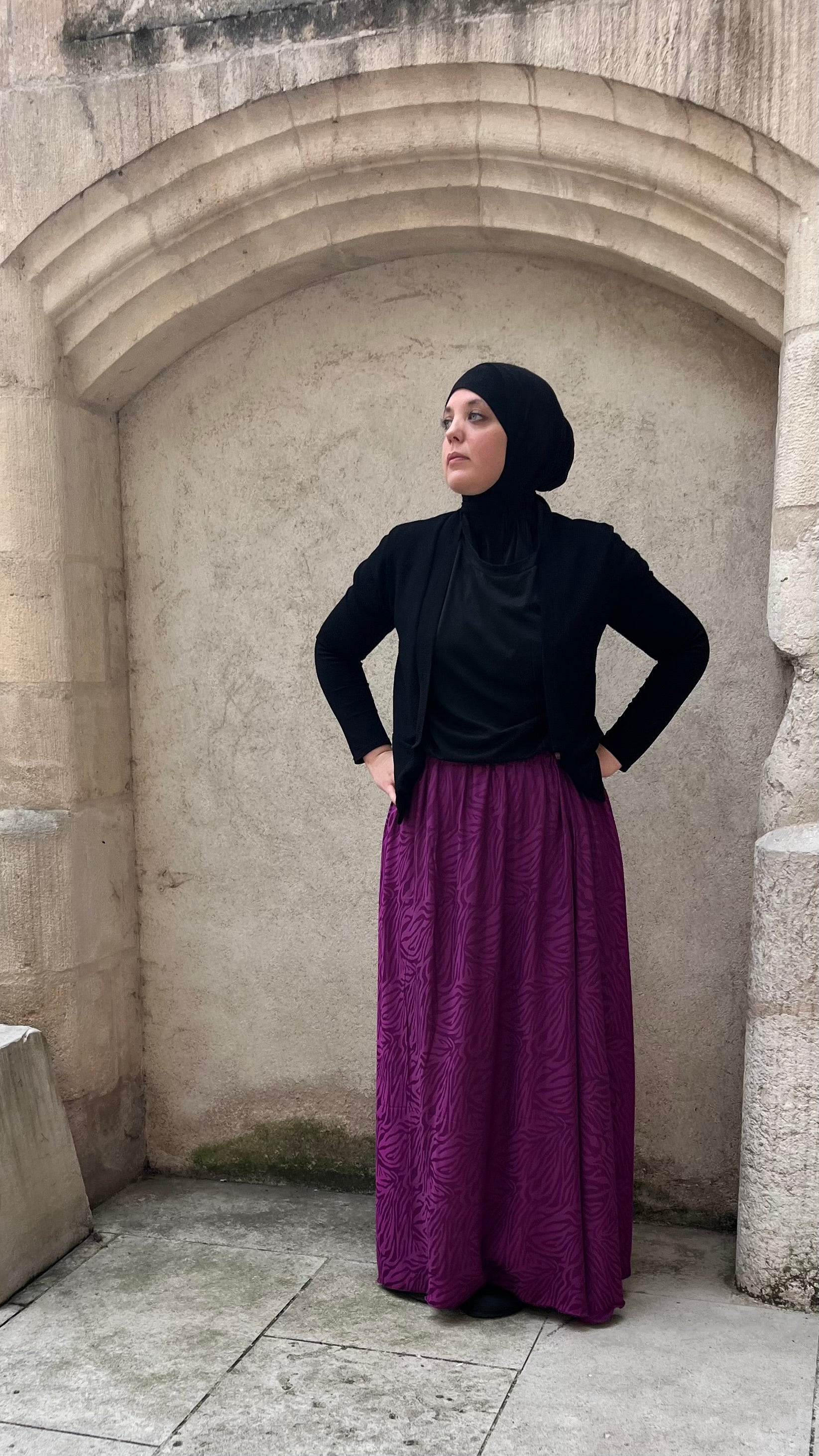 Jupe longue Salta – Satin jacquard violet, taille élastique, semi sur mesure – Du 36 au 52 – Made in France