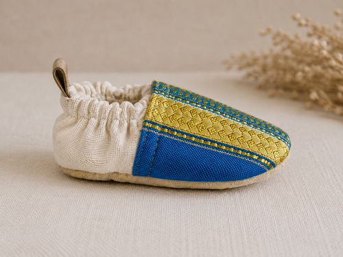 Chaussons bébé bleu ciel en tissu tunisien - Fait main