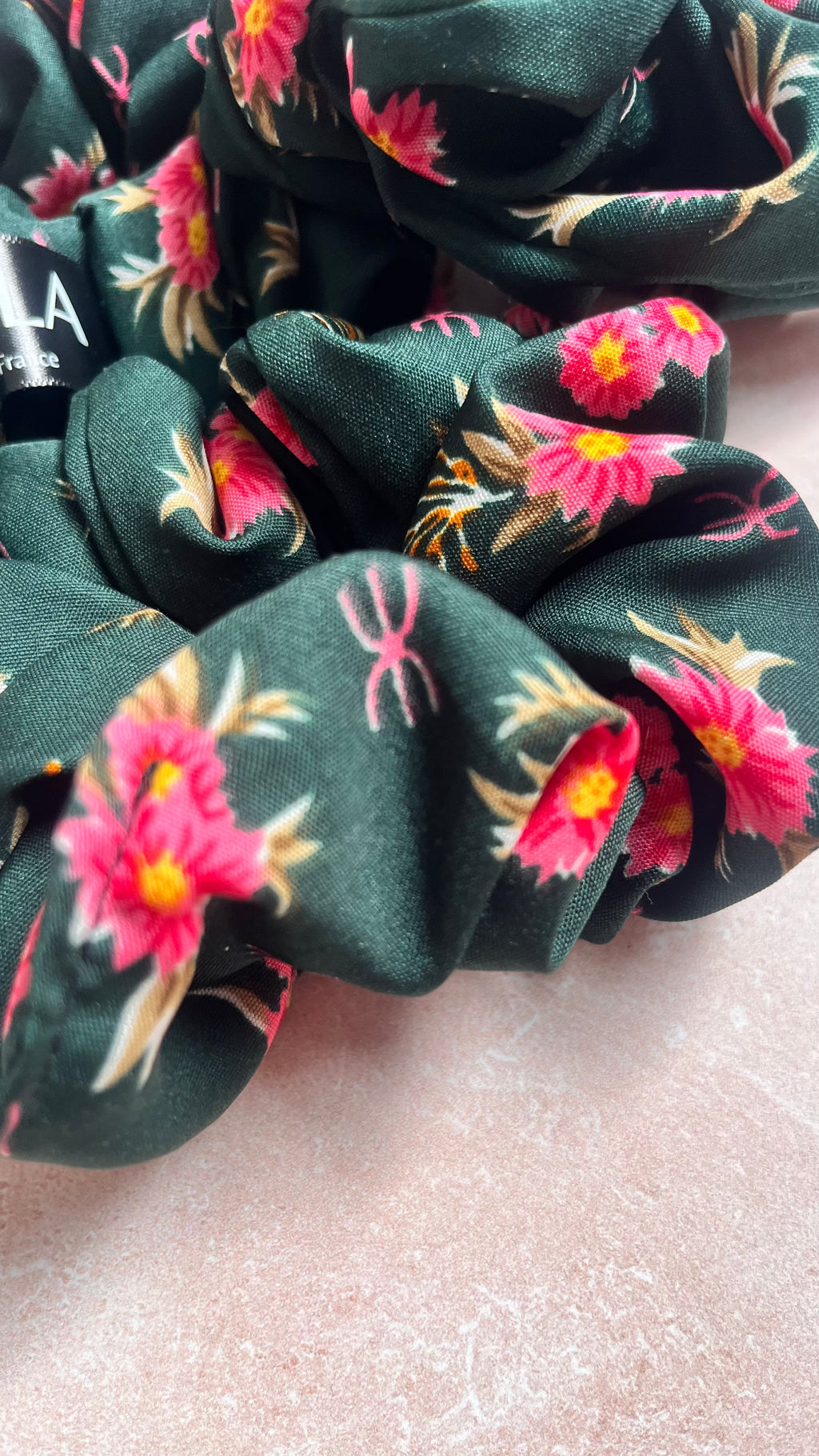 Chouchou cheveux en tissu – Maintien confortable sans casser