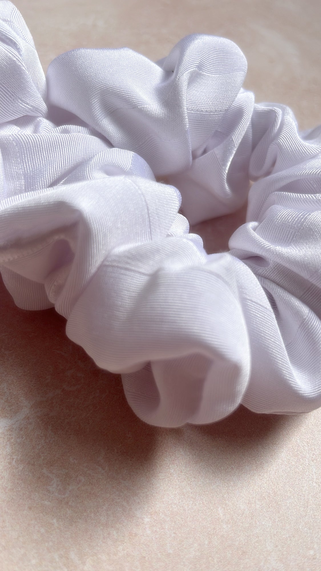 Chouchou cheveux en tissu – Maintien confortable sans casser
