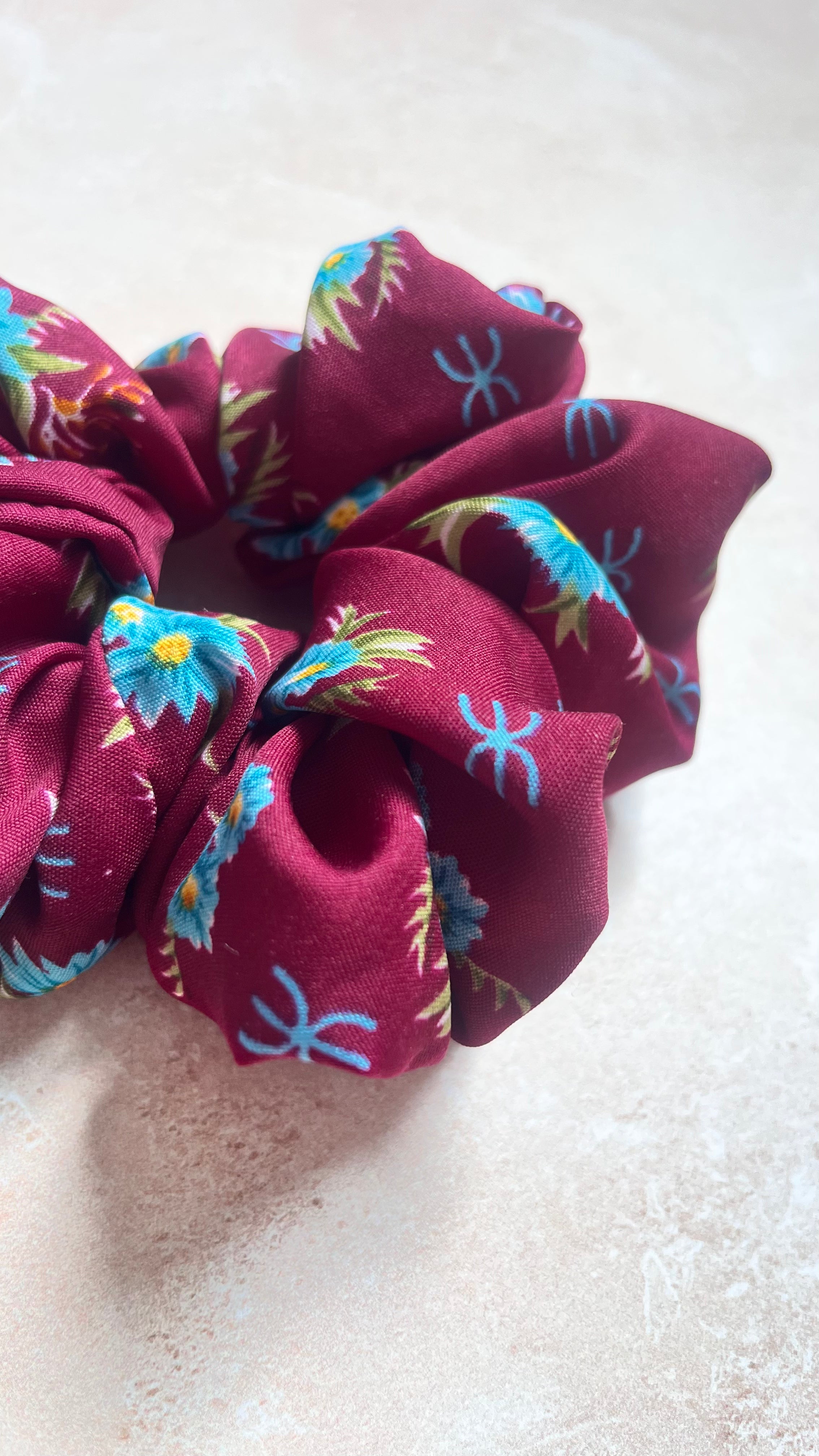 Chouchou cheveux en tissu – Maintien confortable sans casser