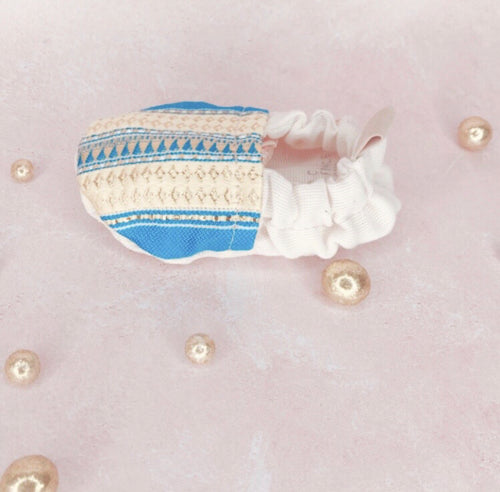 Chaussons bébé bleu ciel en tissu tunisien - Fait main