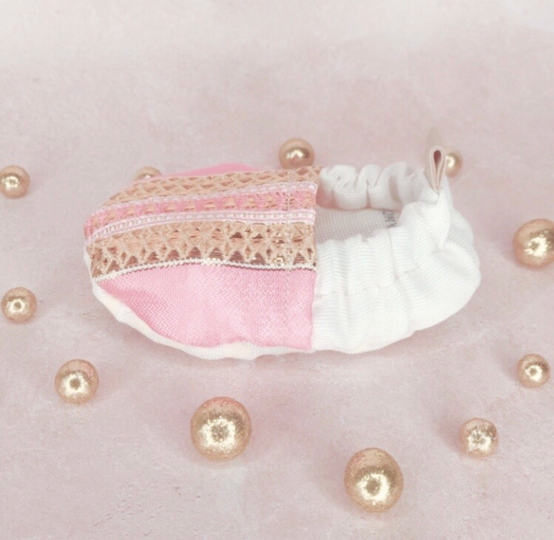 Chaussons bébé rose version 1 en tissu tunisien - Fait main