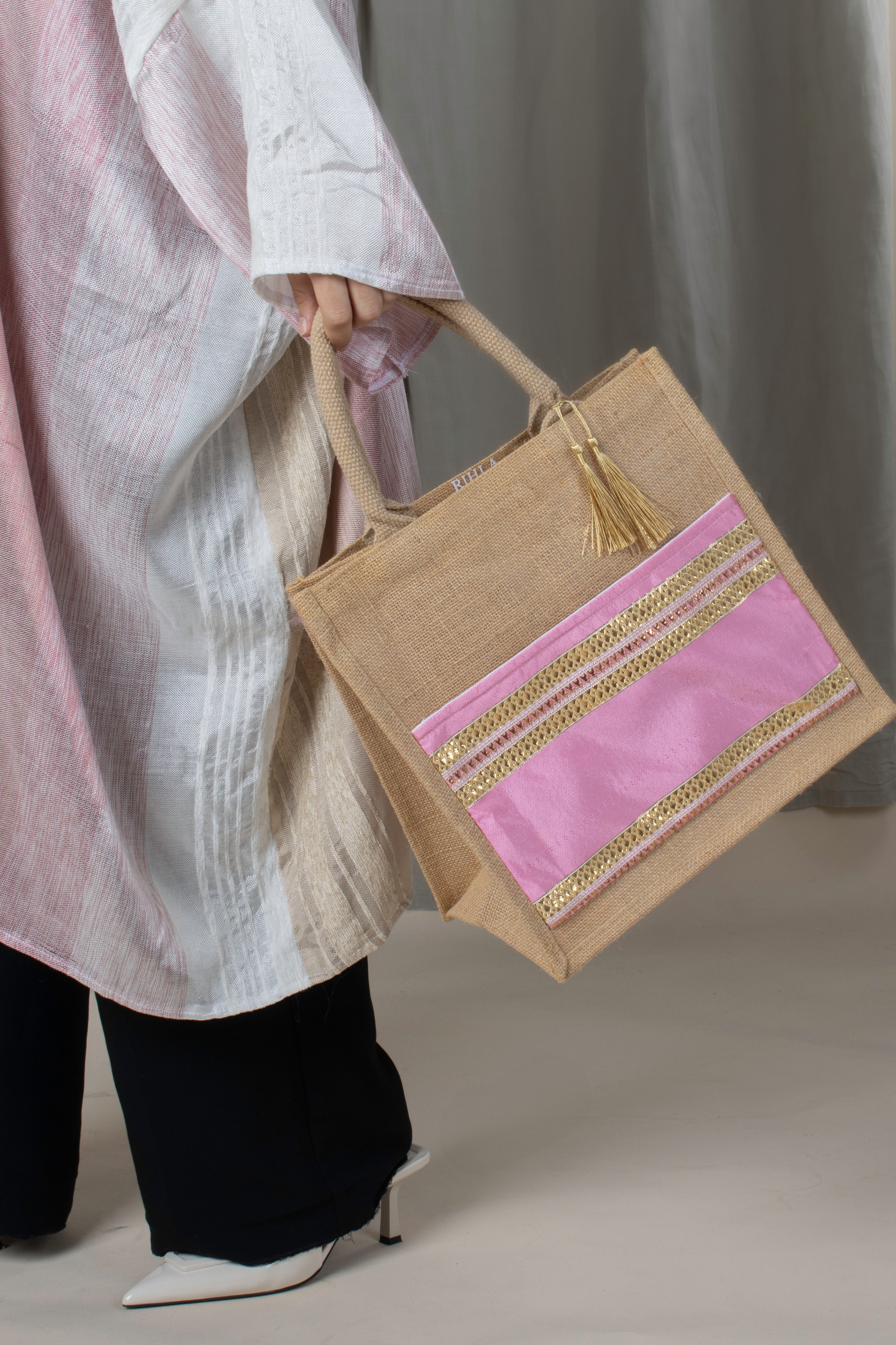 Sac cabas artisanal Pink Rihla en jute et tissu tunisien houli coloré, contenance 14L, fait main en France.