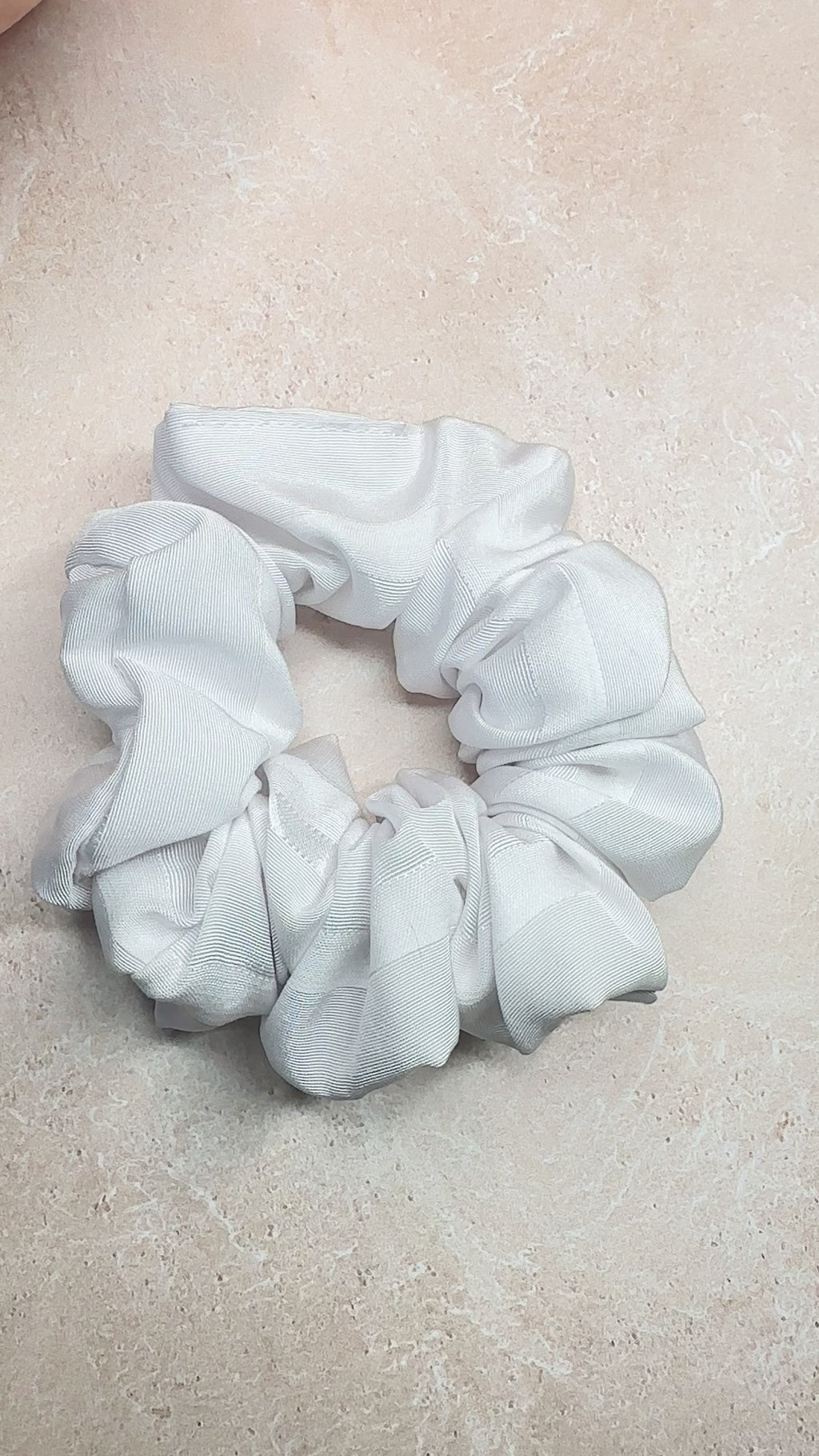 Chouchou cheveux en tissu – Maintien confortable sans casser